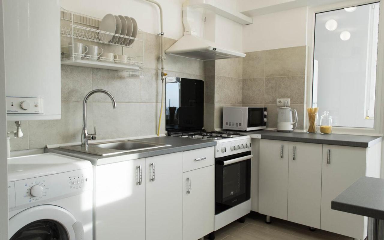Cozy 2-Room Apartment On Zhvanetsky Boulevard Oldenburg Bagian luar foto