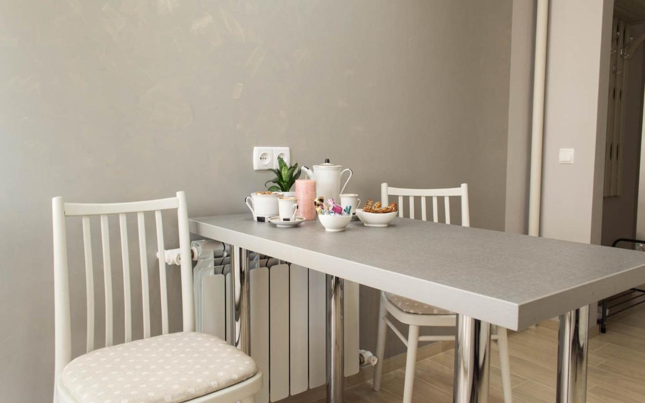 Cozy 2-Room Apartment On Zhvanetsky Boulevard Oldenburg Bagian luar foto