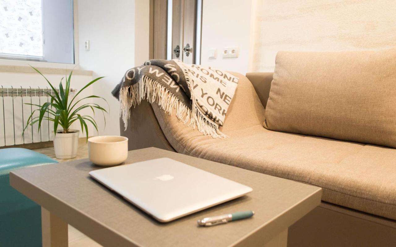 Cozy 2-Room Apartment On Zhvanetsky Boulevard Oldenburg Bagian luar foto